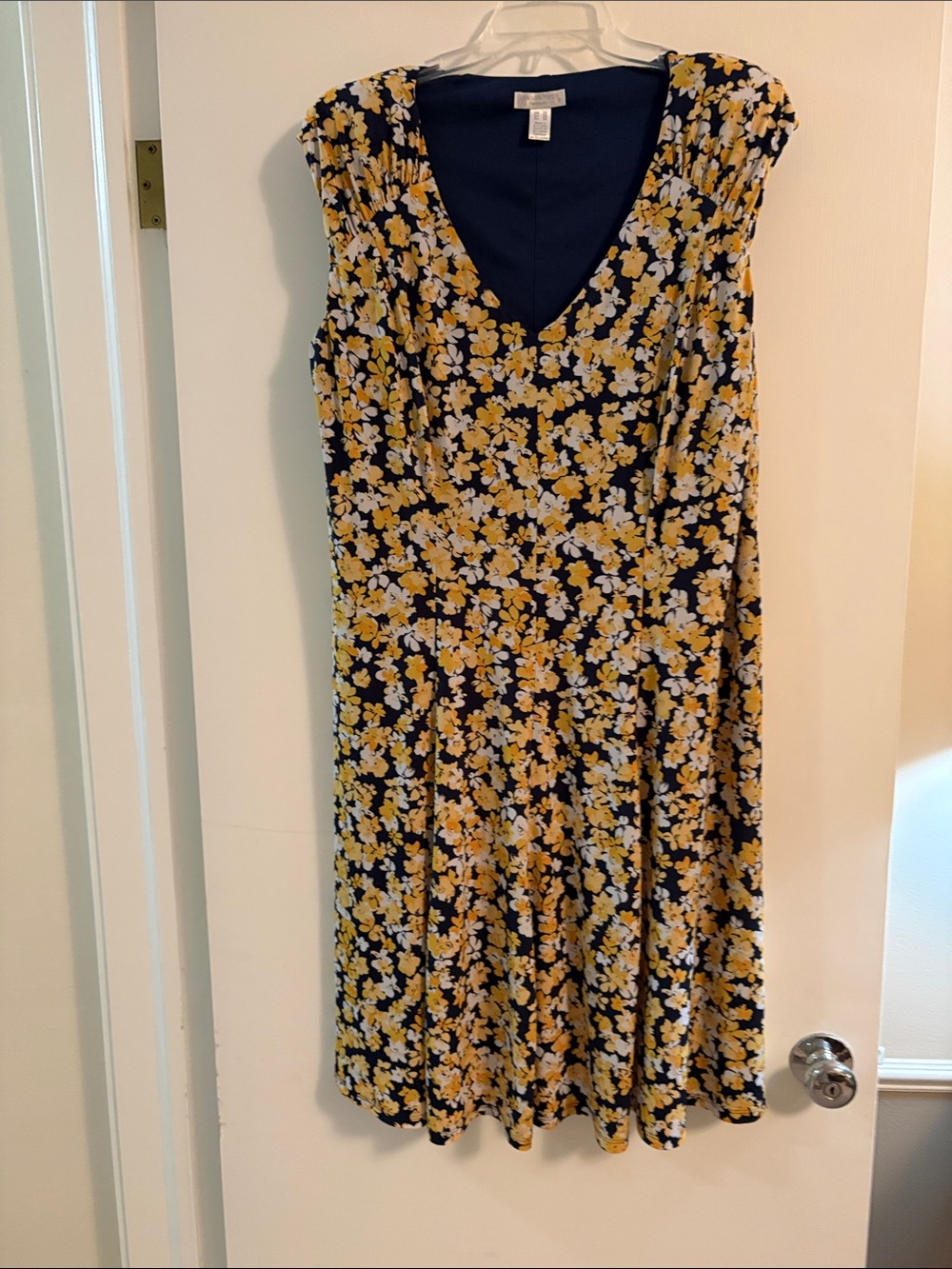 ⭐️Navy Floral V-Neck Midi Dress